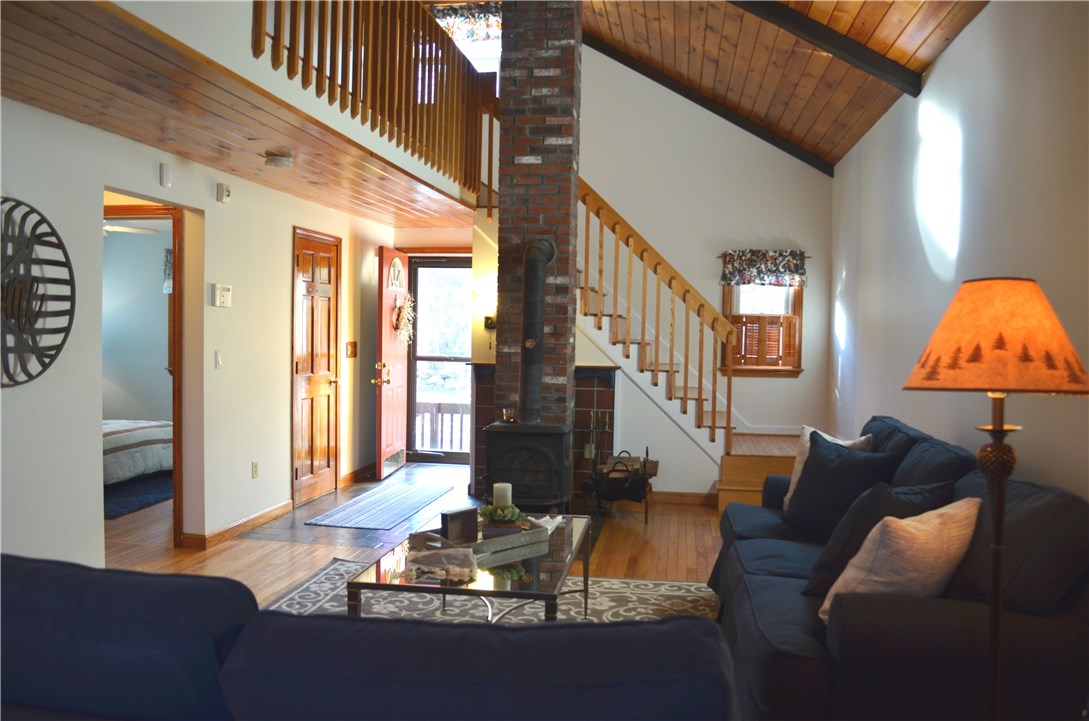 22 Weaver Hill Road Coventry, RI 02816 - Photo 14 of 41 Living room