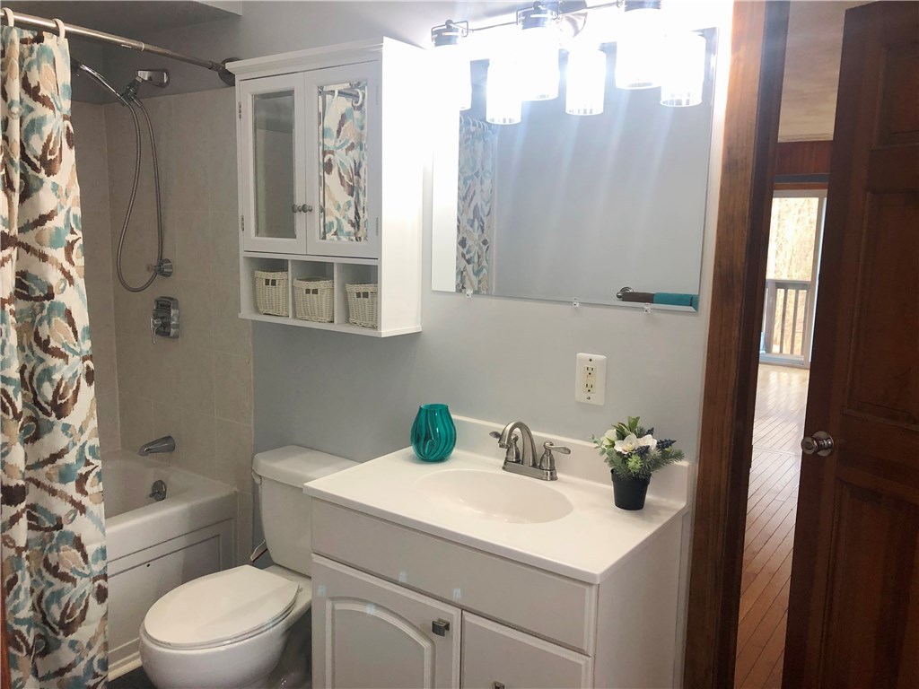22 Weaver Hill Road Coventry, RI 02816 - Photo 27 of 41 Upstairs full bath with Jacuzzi tub
