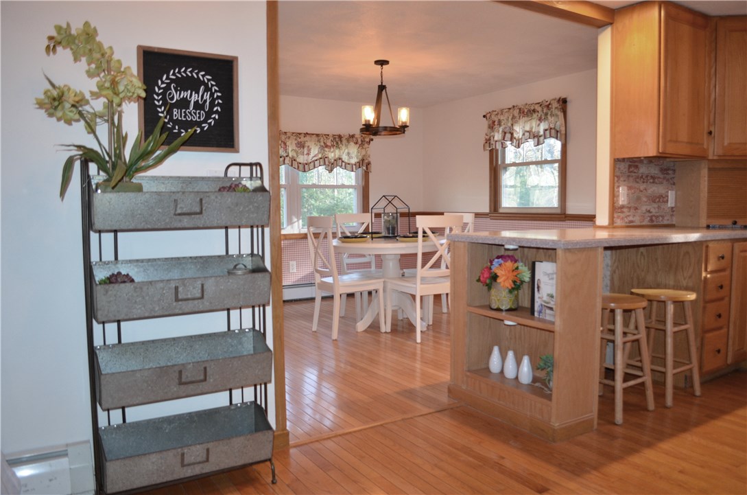 22 Weaver Hill Road Coventry, RI 02816 - Photo 5 of 41 Dining area