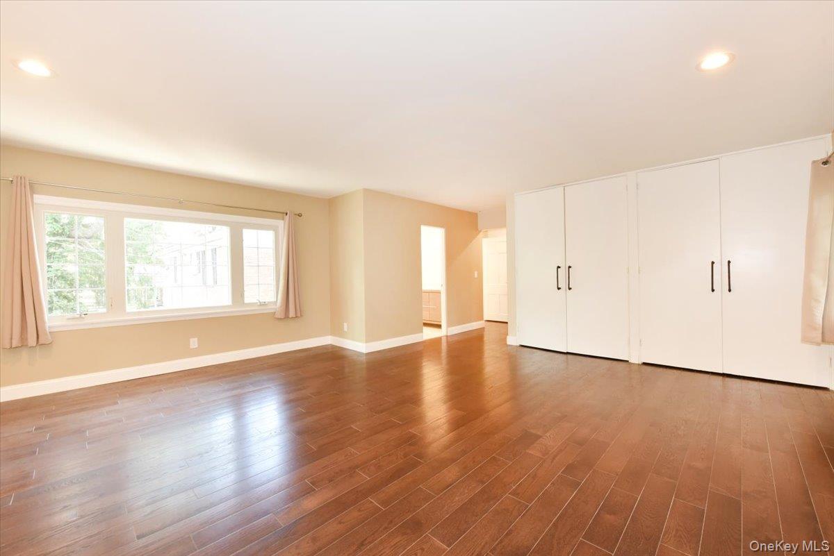 9 Dorset Road Great Neck, NY 11020 - Photo 27 of 40 Gallery Image 27