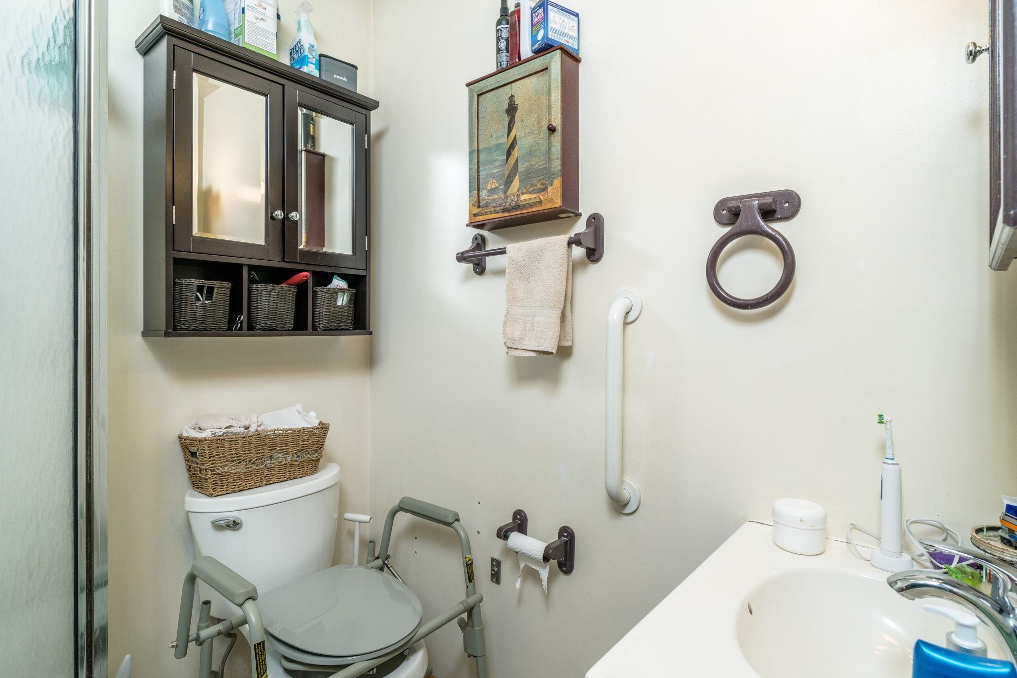 3154 Layman Trestle Road Harrisonburg, VA 22802 - Photo 10 of 30 a bathroom with a toilet a sink and mirror
