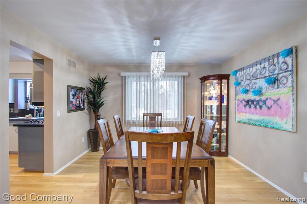 35190 Spring Hill Road Farmington Hills, MI 48331 - Photo 8 of 53