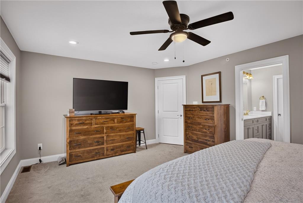 2335 Old Greentree Road Carnegie, PA 15106 - Photo 16 of 27 Gallery Image 16