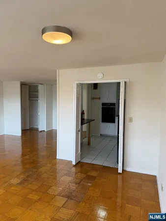 $2,000 | 39 East 39th Street, Unit 2L, Paterson, NJ 07514