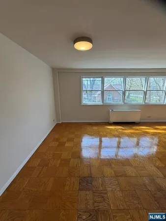 $2,000 | 39 East 39th Street, Unit 2L, Paterson, NJ 07514