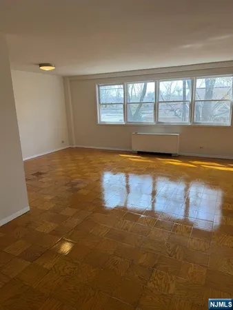 $2,000 | 39 East 39th Street, Unit 2L, Paterson, NJ 07514