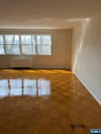 $2,000 | 39 East 39th Street, Unit 2L, Paterson, NJ 07514