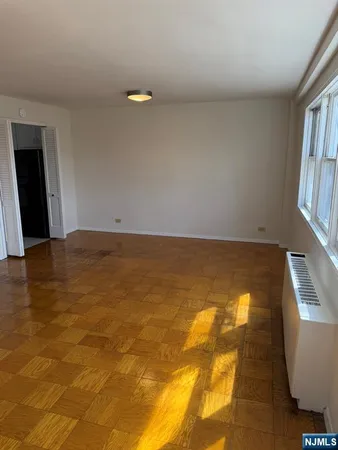 $2,000 | 39 East 39th Street, Unit 2L, Paterson, NJ 07514