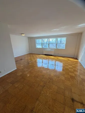 $2,000 | 39 East 39th Street, Unit 2L, Paterson, NJ 07514