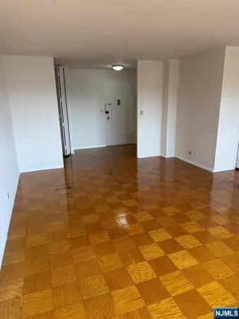 $2,000 | 39 East 39th Street, Unit 2L, Paterson, NJ 07514
