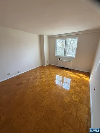 $2,000 | 39 East 39th Street, Unit 2L, Paterson, NJ 07514