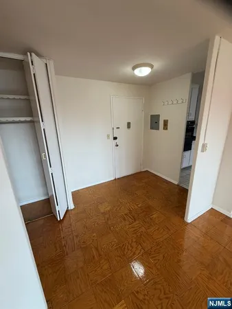 $2,000 | 39 East 39th Street, Unit 2L, Paterson, NJ 07514