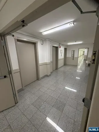 $2,000 | 39 East 39th Street, Unit 2L, Paterson, NJ 07514