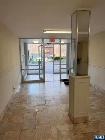 $2,000 | 39 East 39th Street, Unit 2L, Paterson, NJ 07514