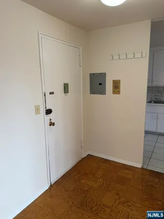 $2,000 | 39 East 39th Street, Unit 2L, Paterson, NJ 07514