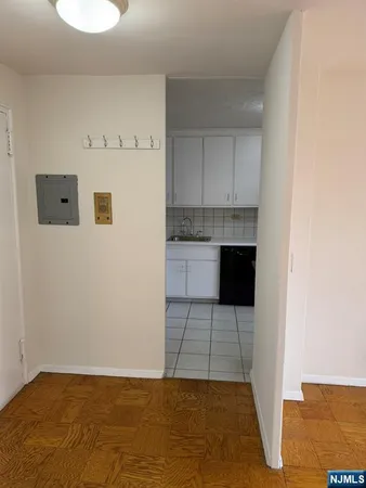 $2,000 | 39 East 39th Street, Unit 2L, Paterson, NJ 07514