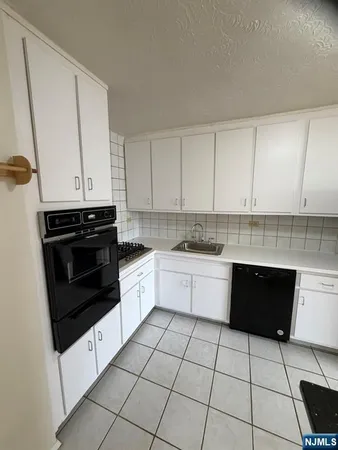 $2,000 | 39 East 39th Street, Unit 2L, Paterson, NJ 07514