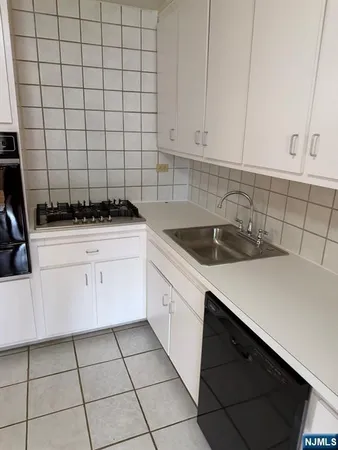 $2,000 | 39 East 39th Street, Unit 2L, Paterson, NJ 07514