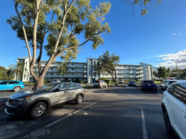$1,595 | 7608 Northwest 18th Street, Unit 403, Margate, FL 33063