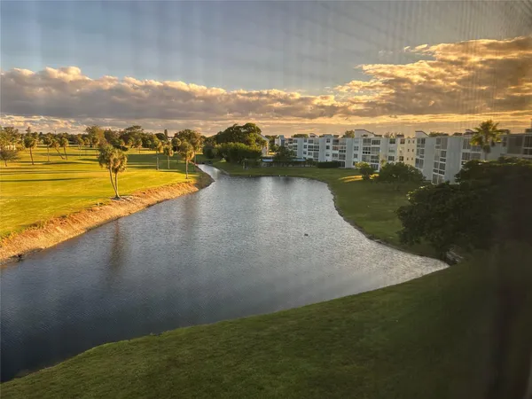 $1,595 | 7608 Northwest 18th Street, Unit 403, Margate, FL 33063