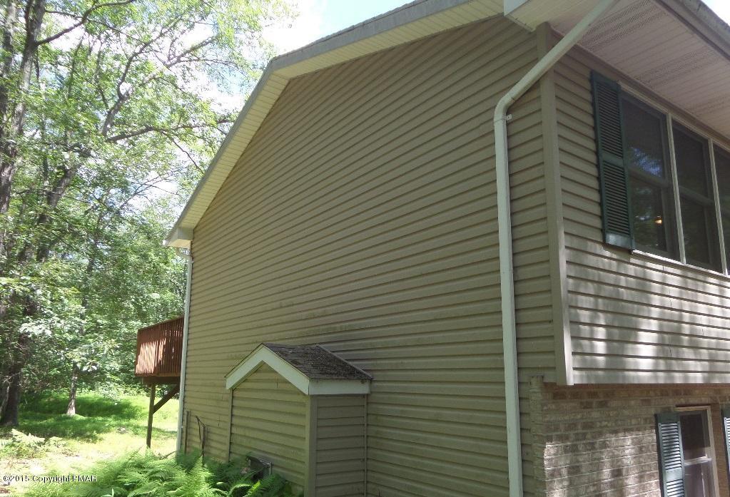 280 Pin Oak Road Stroudsburg, PA 18360 - Photo 3 of 14 a backyard of a house