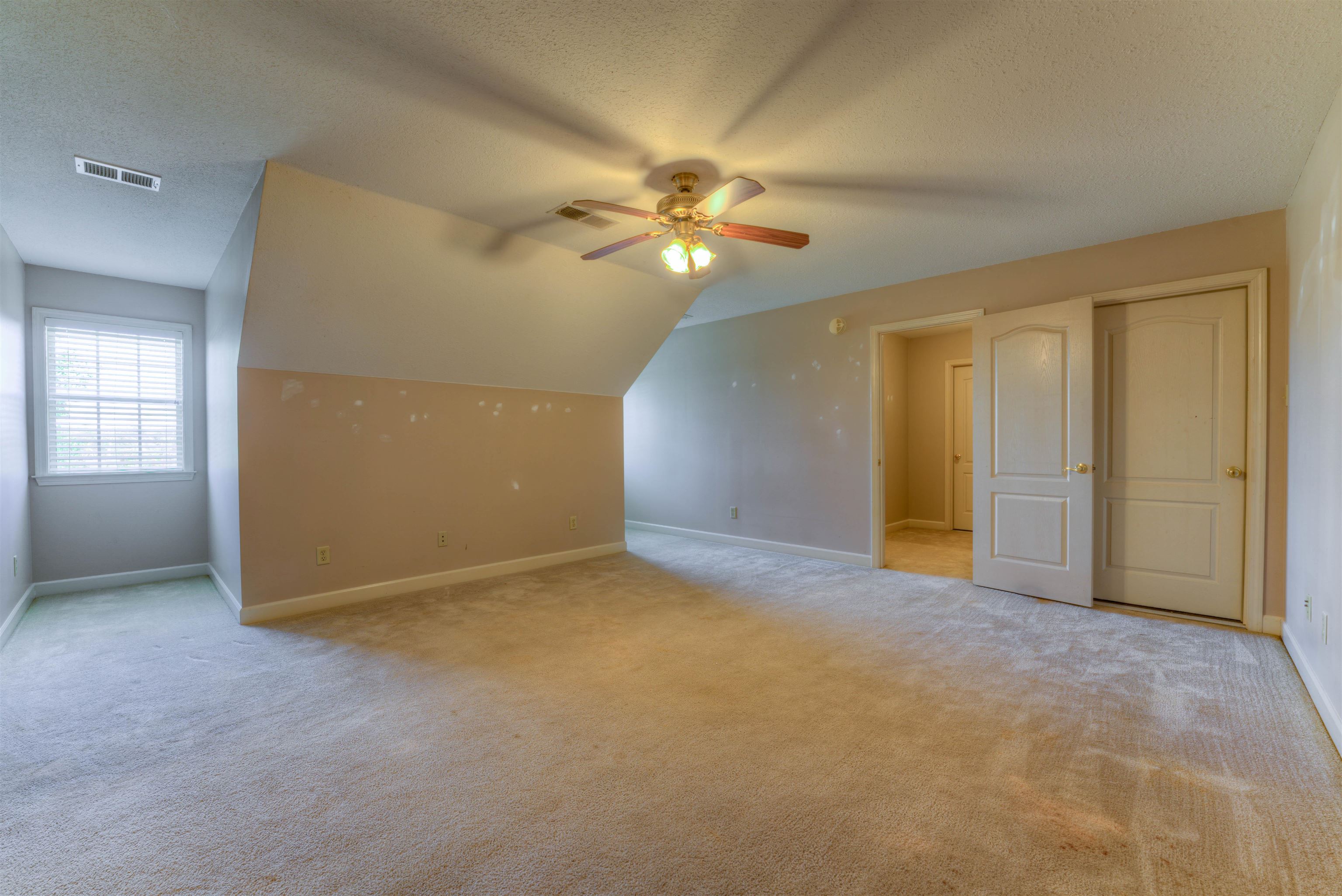 10529 Moose Road Millington, TN 38053 - Photo 40 of 40 an empty room with closet and a ceiling fan