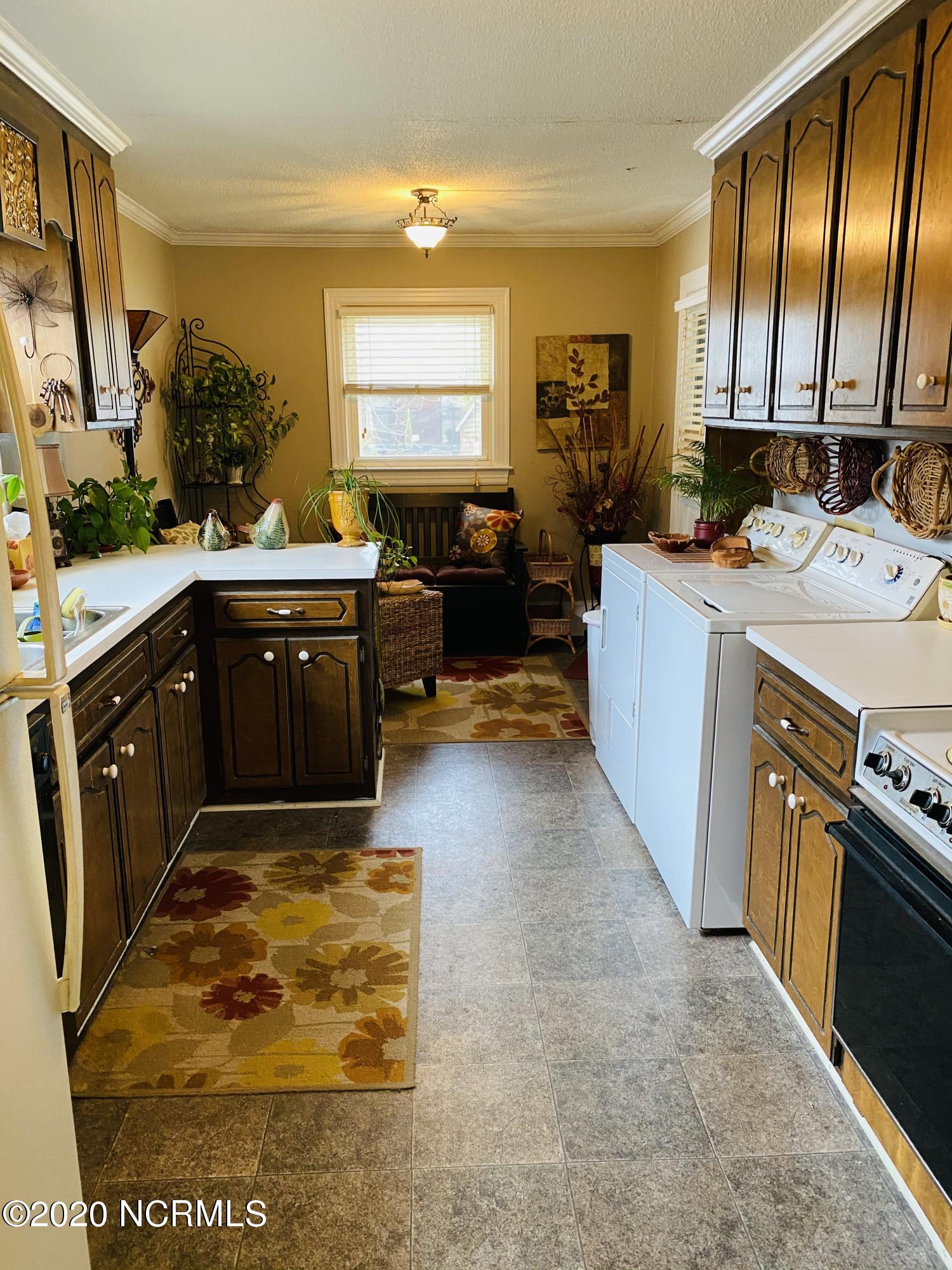 2305 Woodview Road Kinston, NC 28504 - Photo 15 of 31 FC284195-224F-4113-B232-FB5727CB4178
