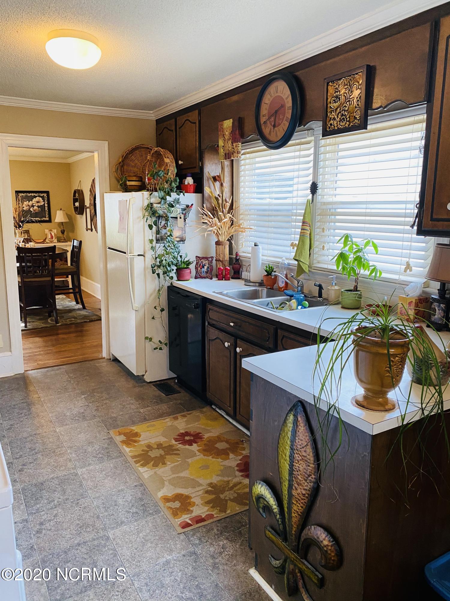 2305 Woodview Road Kinston, NC 28504 - Photo 16 of 31 2F08B5C4-E487-4563-B209-D18B8D1AD343