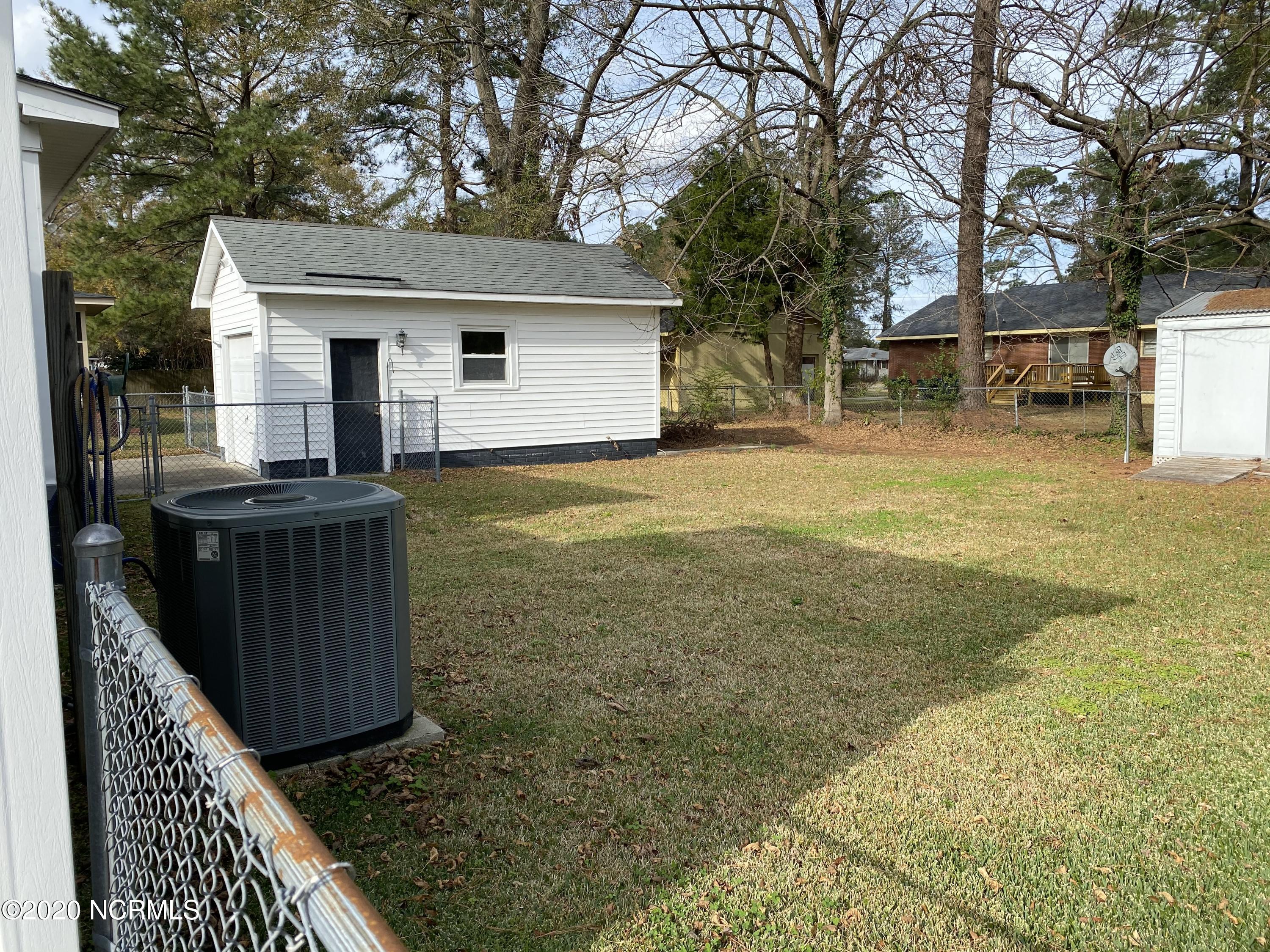 2305 Woodview Road Kinston, NC 28504 - Photo 3 of 31 8ECA7081-7DB8-434E-BD0A-1477A54927C8