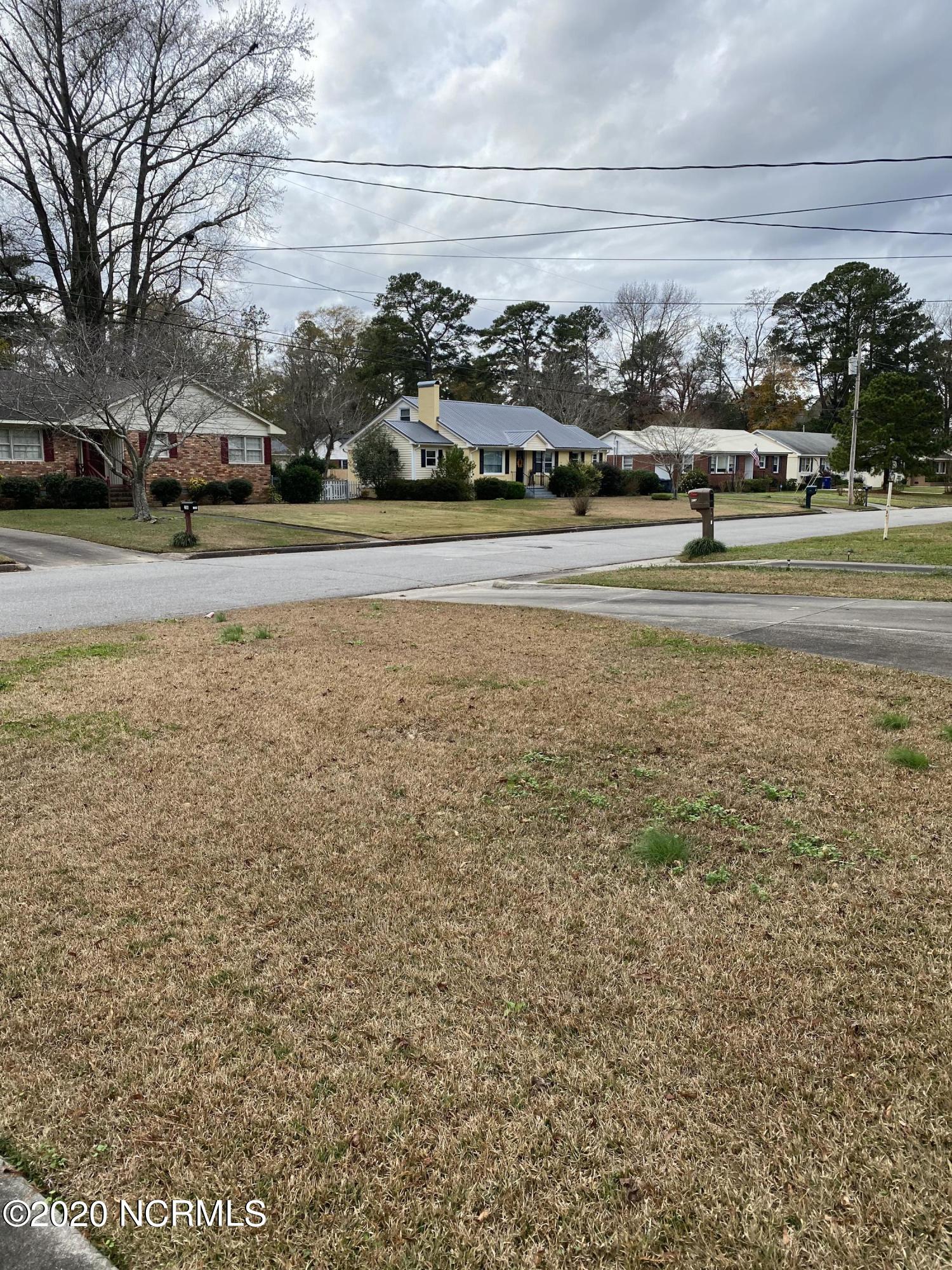 2305 Woodview Road Kinston, NC 28504 - Photo 5 of 31 F790487B-BF34-476F-9FF0-864AEEAD40BF