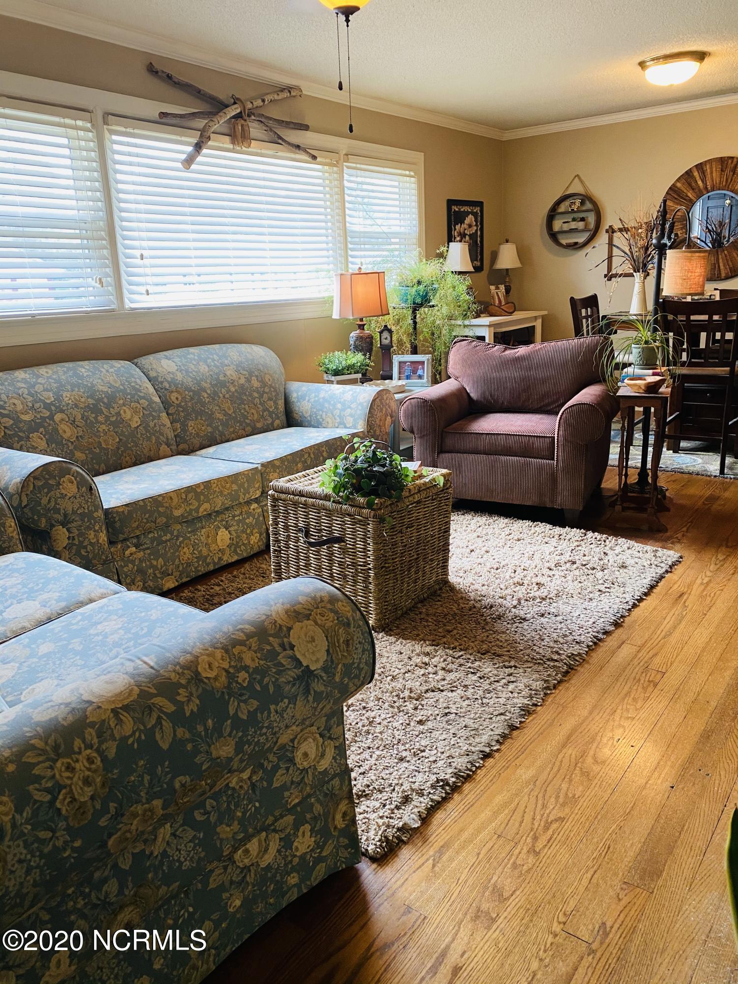 2305 Woodview Road Kinston, NC 28504 - Photo 8 of 31 EE979CD6-3898-4E6A-B168-3E0C9AB42113
