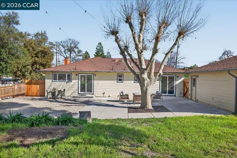a view of a house with backyard