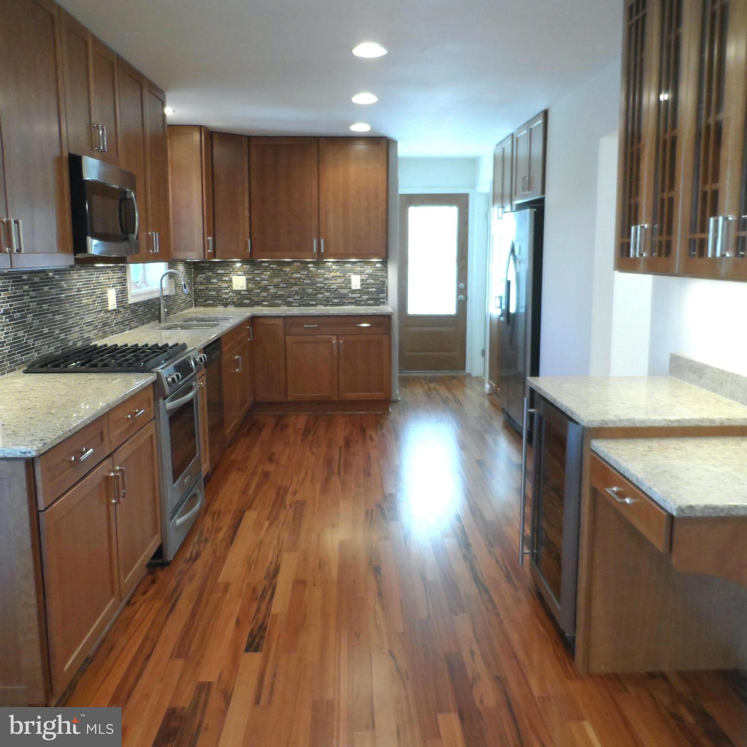 6607 Huntsman Boulevard Springfield, VA 22152 - Photo 5 of 30 New Maple Cabinets, Granite Counters