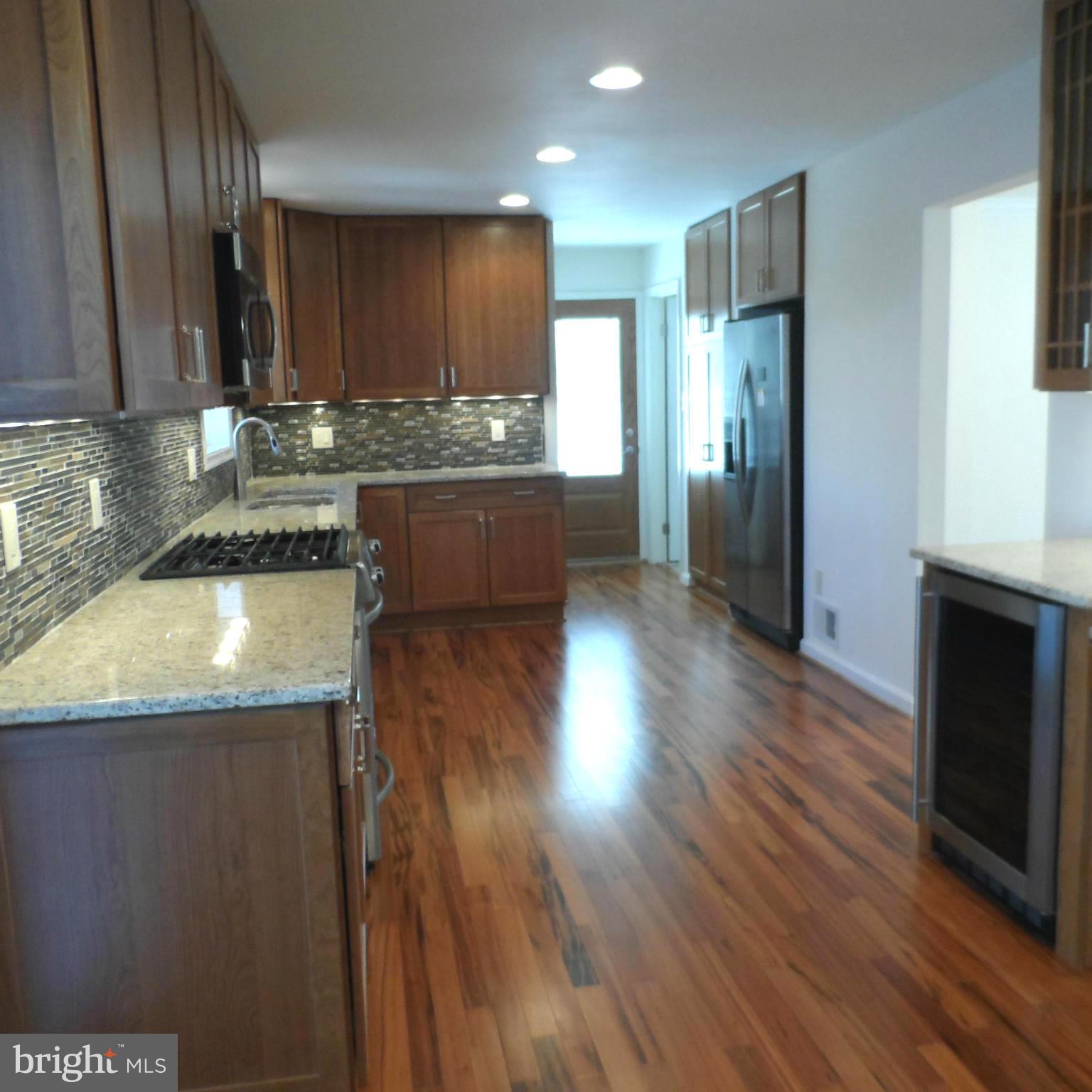 6607 Huntsman Boulevard Springfield, VA 22152 - Photo 6 of 30 Hardwood Floors, Title Back-splash