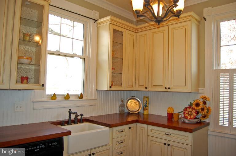 7037 Warfield Road Gaithersburg, MD 20882 - Photo 2 of 30 Kitchen