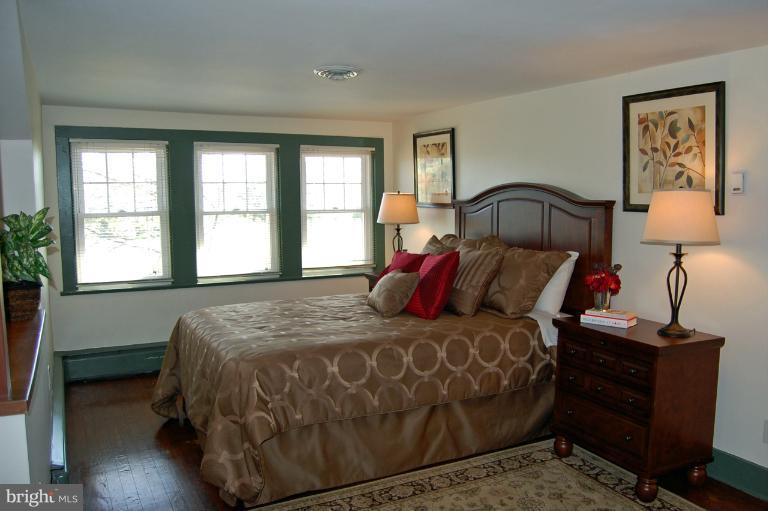 7037 Warfield Road Gaithersburg, MD 20882 - Photo 17 of 30 Bedroom (Master)