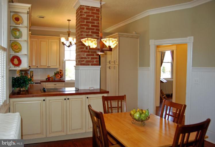7037 Warfield Road Gaithersburg, MD 20882 - Photo 20 of 30 Kitchen