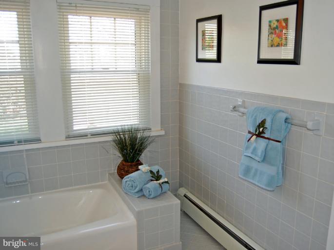 7037 Warfield Road Gaithersburg, MD 20882 - Photo 26 of 30 Bath (Master)