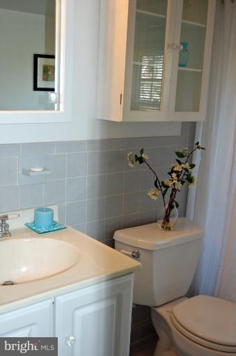 7037 Warfield Road Gaithersburg, MD 20882 - Photo 4 of 30 Bath (Master)