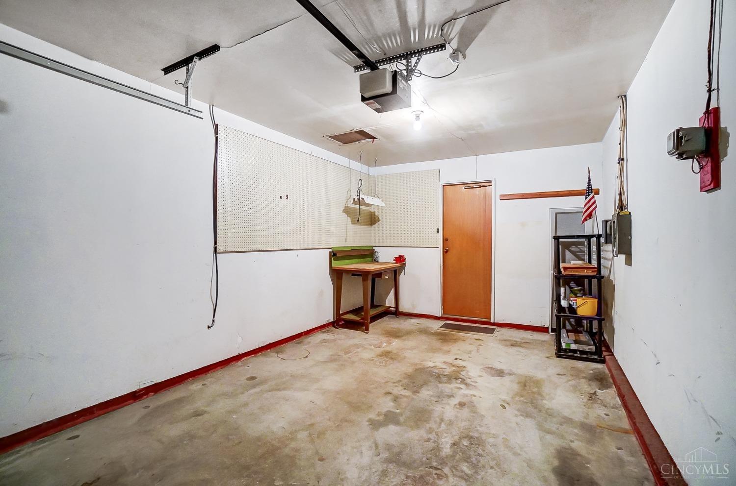 10065 Pippin Road Cincinnati, OH 45231 - Photo 30 of 37