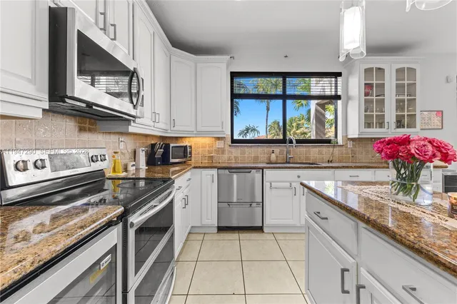 $1,250,000 | 18832 Southwest 77th Court, Cutler Bay, FL 33157