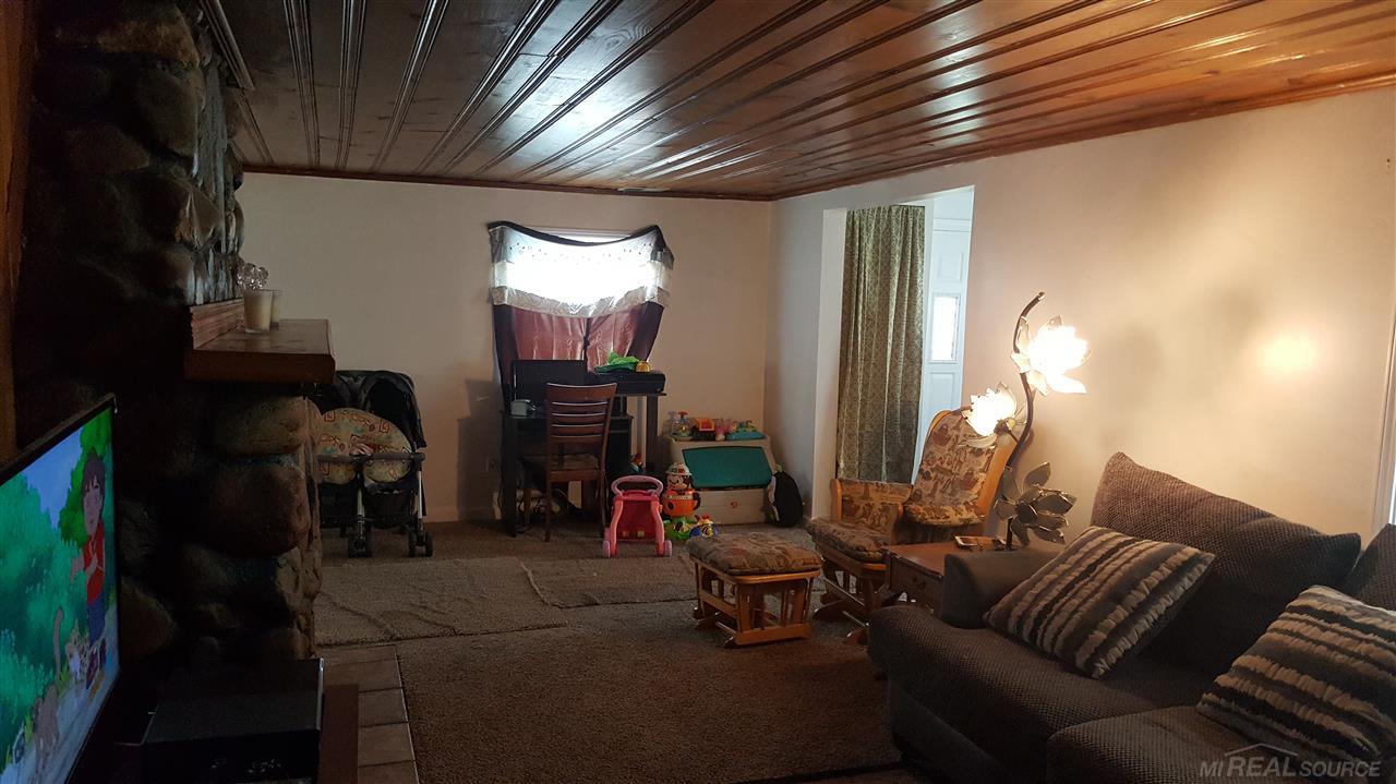 3709 Bendelow Road Rochester, MI 48307 - Photo 11 of 22 31291045-10.JPG