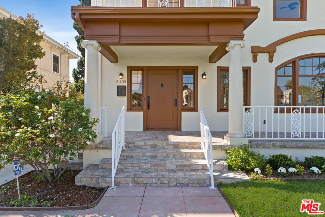 2109 Wellington Road Los Angeles, CA 90016 - Photo 4 of 33 Gallery Image 4