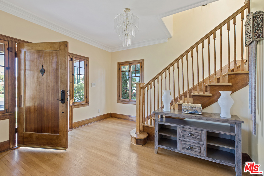 2109 Wellington Road Los Angeles, CA 90016 - Photo 5 of 33 Gallery Image 5