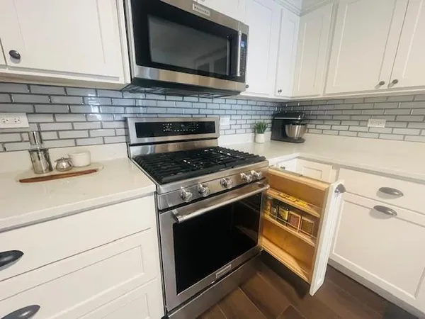 $215,000 | 3303 Grove Avenue, Unit 306, Berwyn, IL 60402