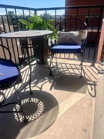 $215,000 | 3303 Grove Avenue, Unit 306, Berwyn, IL 60402