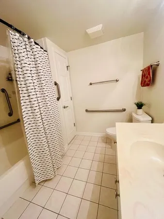 $215,000 | 3303 Grove Avenue, Unit 306, Berwyn, IL 60402