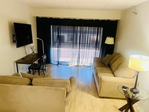 $215,000 | 3303 Grove Avenue, Unit 306, Berwyn, IL 60402