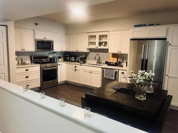 $215,000 | 3303 Grove Avenue, Unit 306, Berwyn, IL 60402