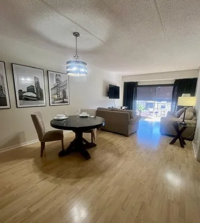 $215,000 | 3303 Grove Avenue, Unit 306, Berwyn, IL 60402